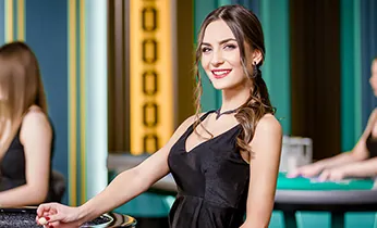 Biểu tượng khiên bảo vệ với dấu tích xanh lá cây, đại diện cho uy tín và an toàn của CM888 Nổ Hũ, màu xanh lá cây và vàng.